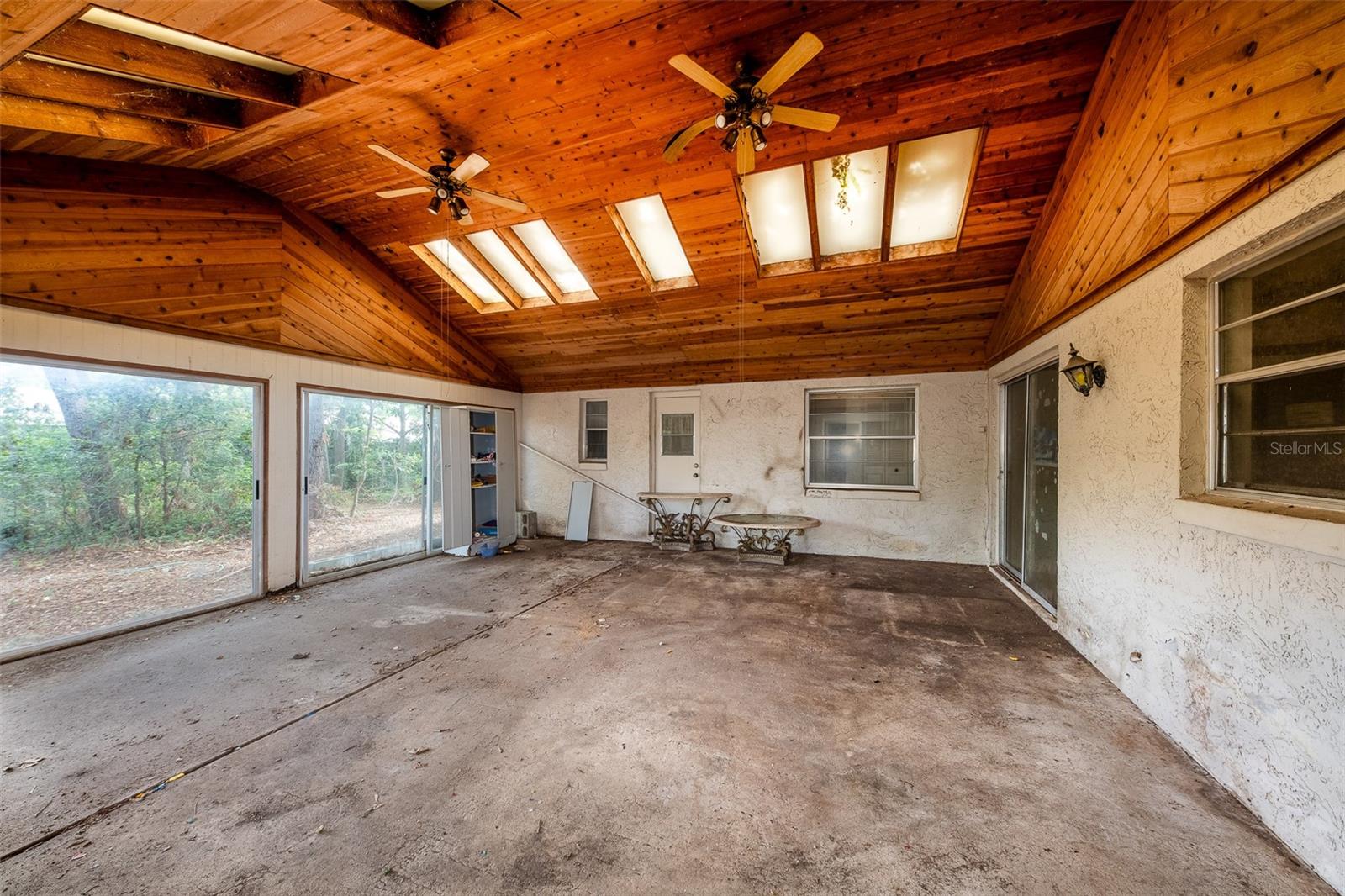 Image 9 of 27 For 136 Glendale Drive