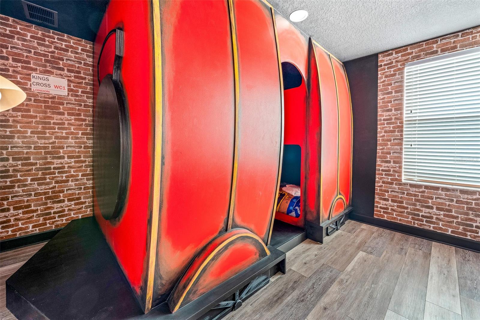 Image 16 of 63 For 1496 Moon Valley Drive