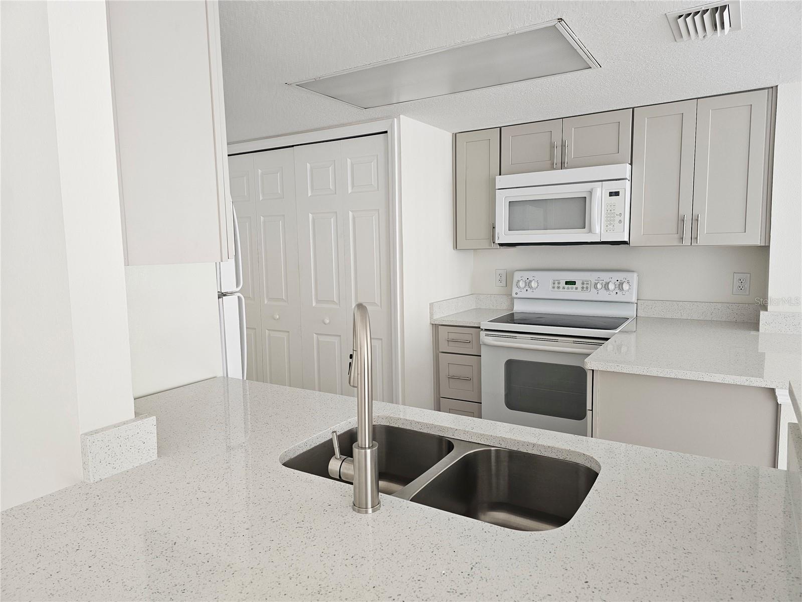 Image 3 of 24 For 411 Australian Way 0