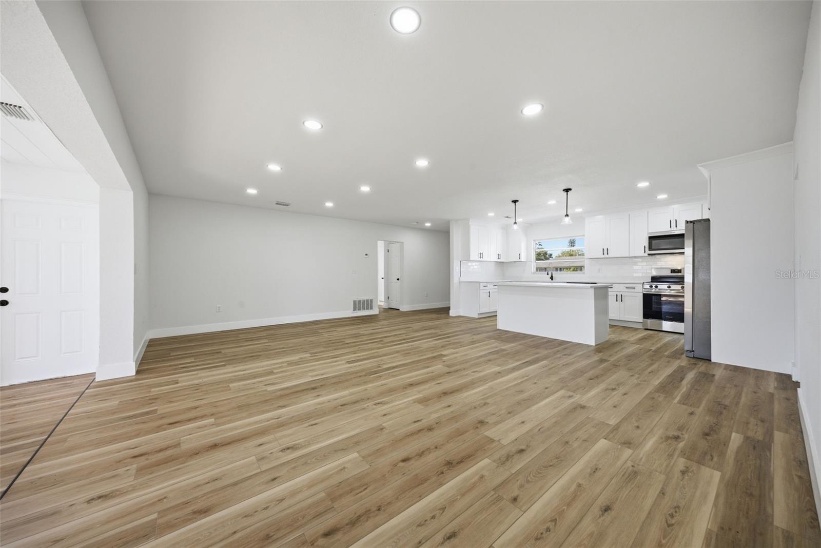 Image 12 of 35 For 5112 11th Avenue W