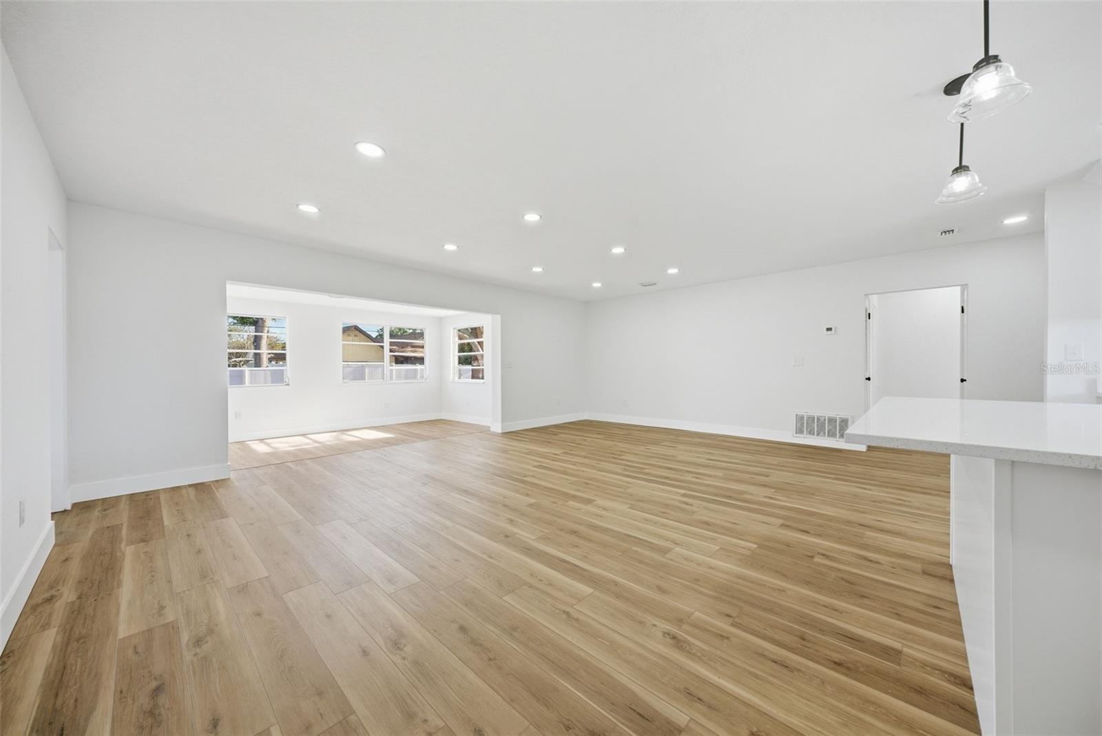 Image 13 of 35 For 5112 11th Avenue W