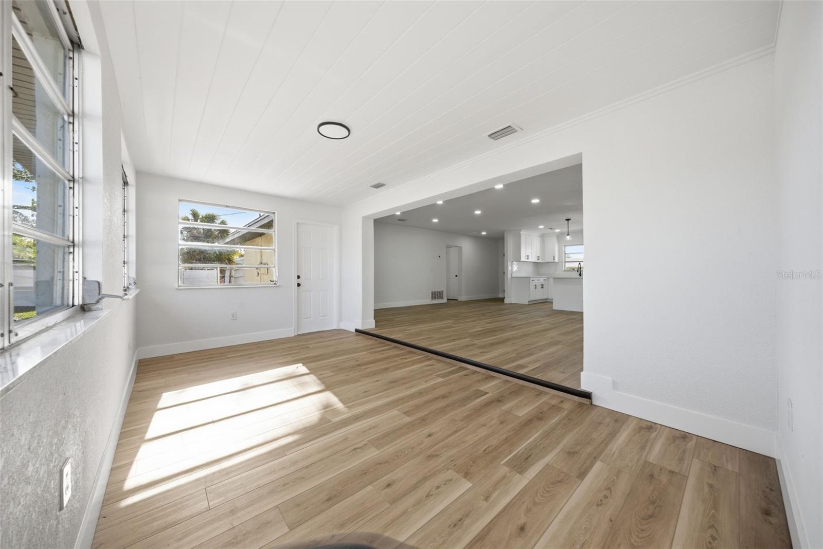 Image 15 of 35 For 5112 11th Avenue W