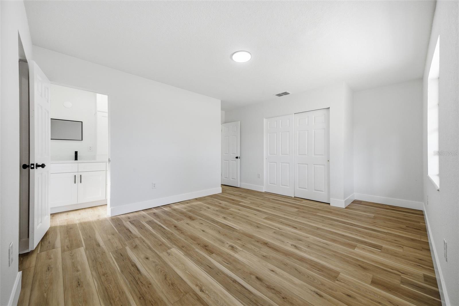 Image 17 of 35 For 5112 11th Avenue W