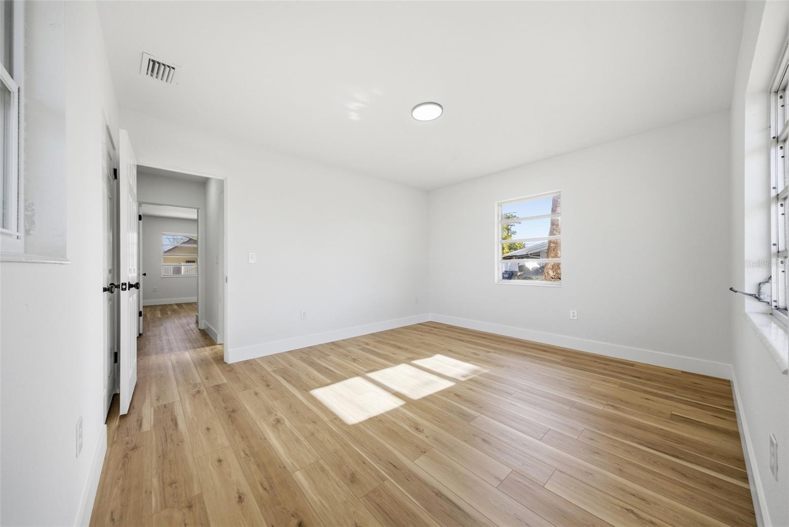 Image 24 of 35 For 5112 11th Avenue W