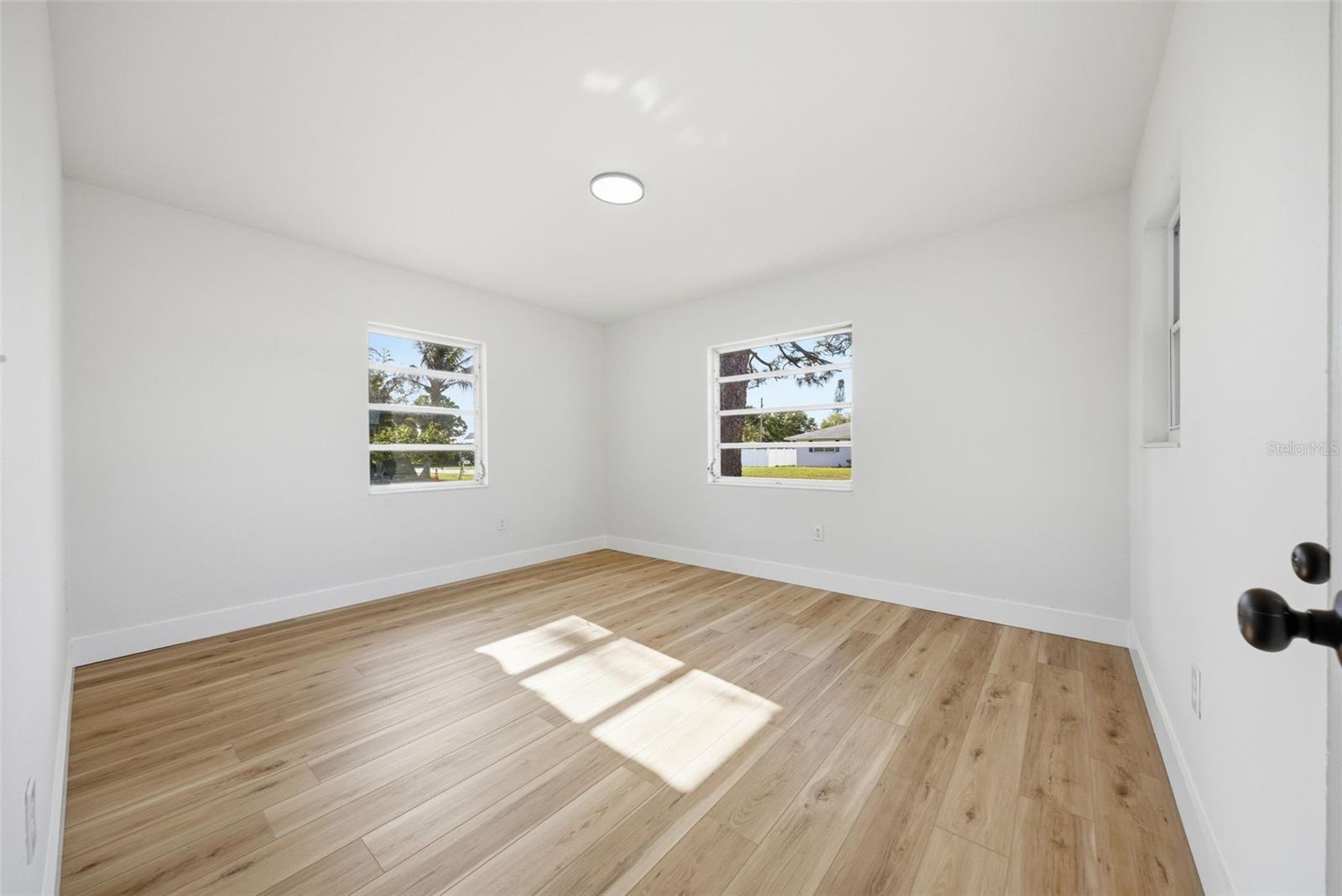 Image 25 of 35 For 5112 11th Avenue W