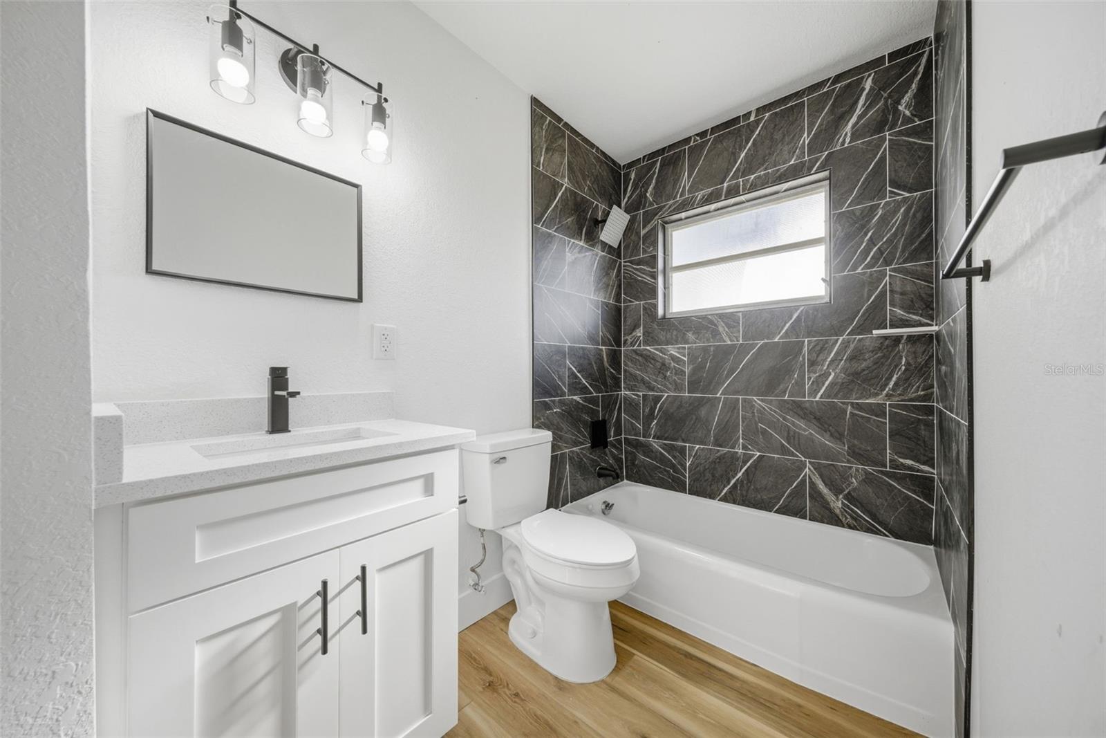 Image 28 of 35 For 5112 11th Avenue W