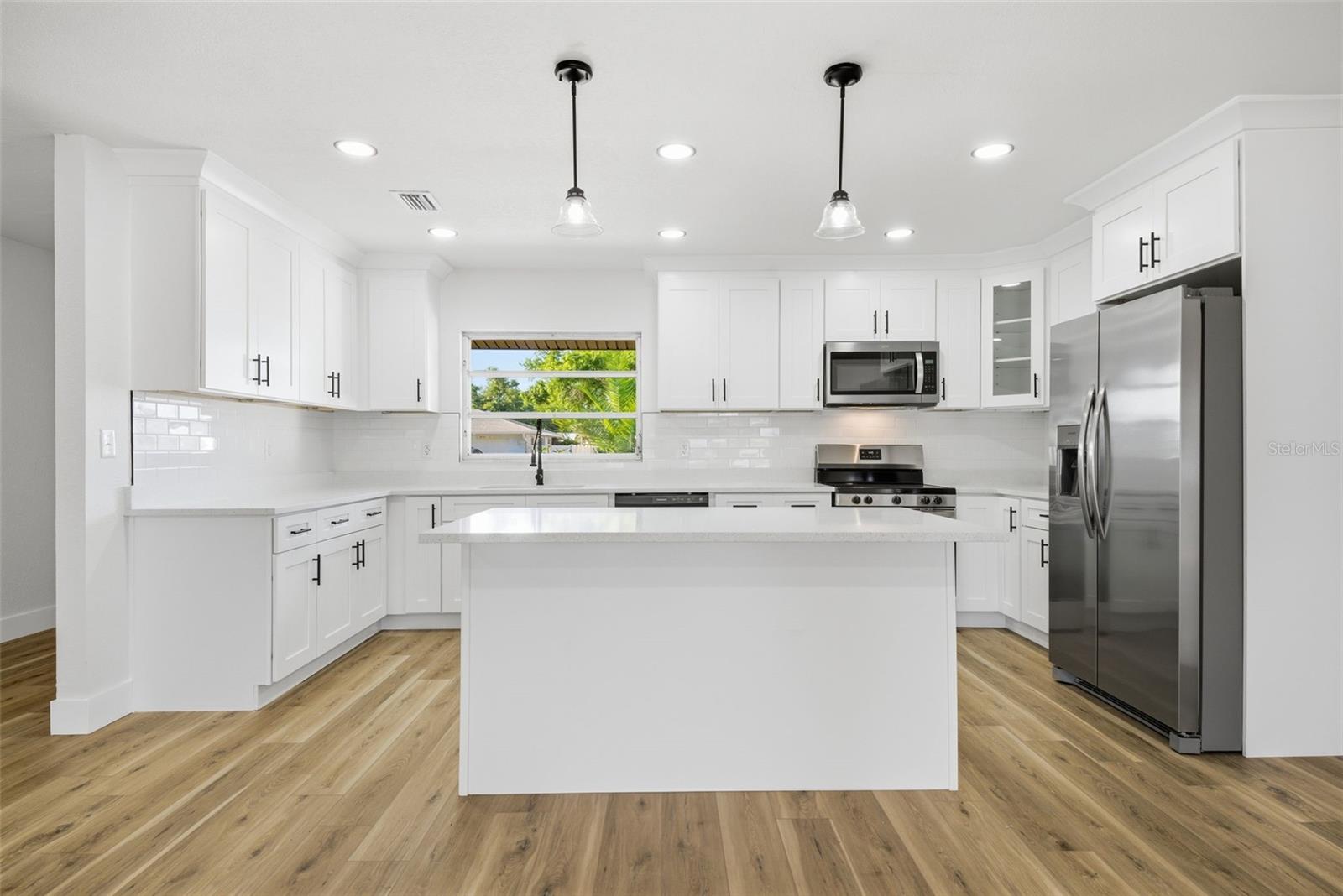 Image 5 of 35 For 5112 11th Avenue W