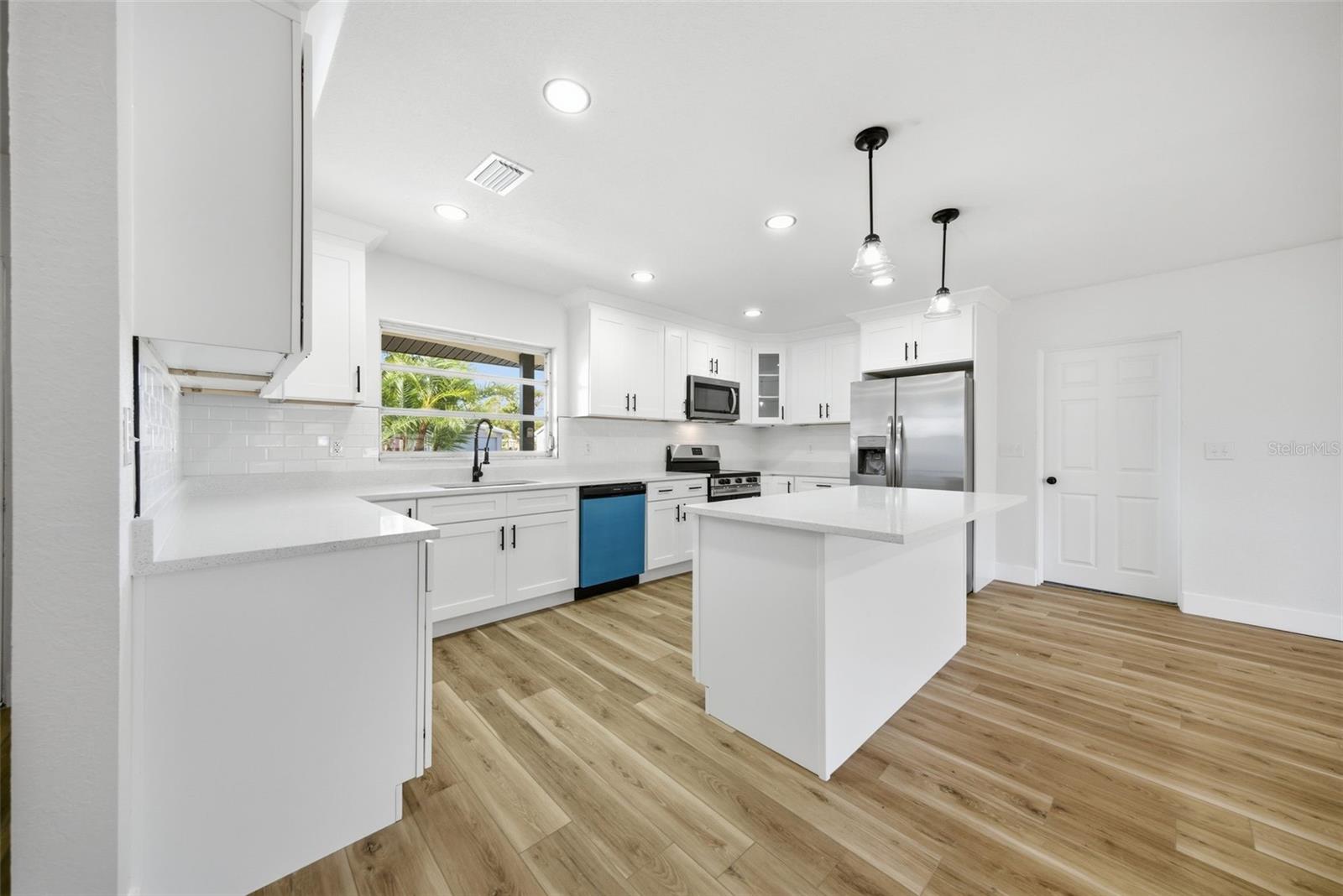 Image 6 of 35 For 5112 11th Avenue W