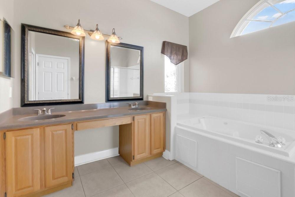 Image 6 of 50 For 2210 Blossomwood Drive