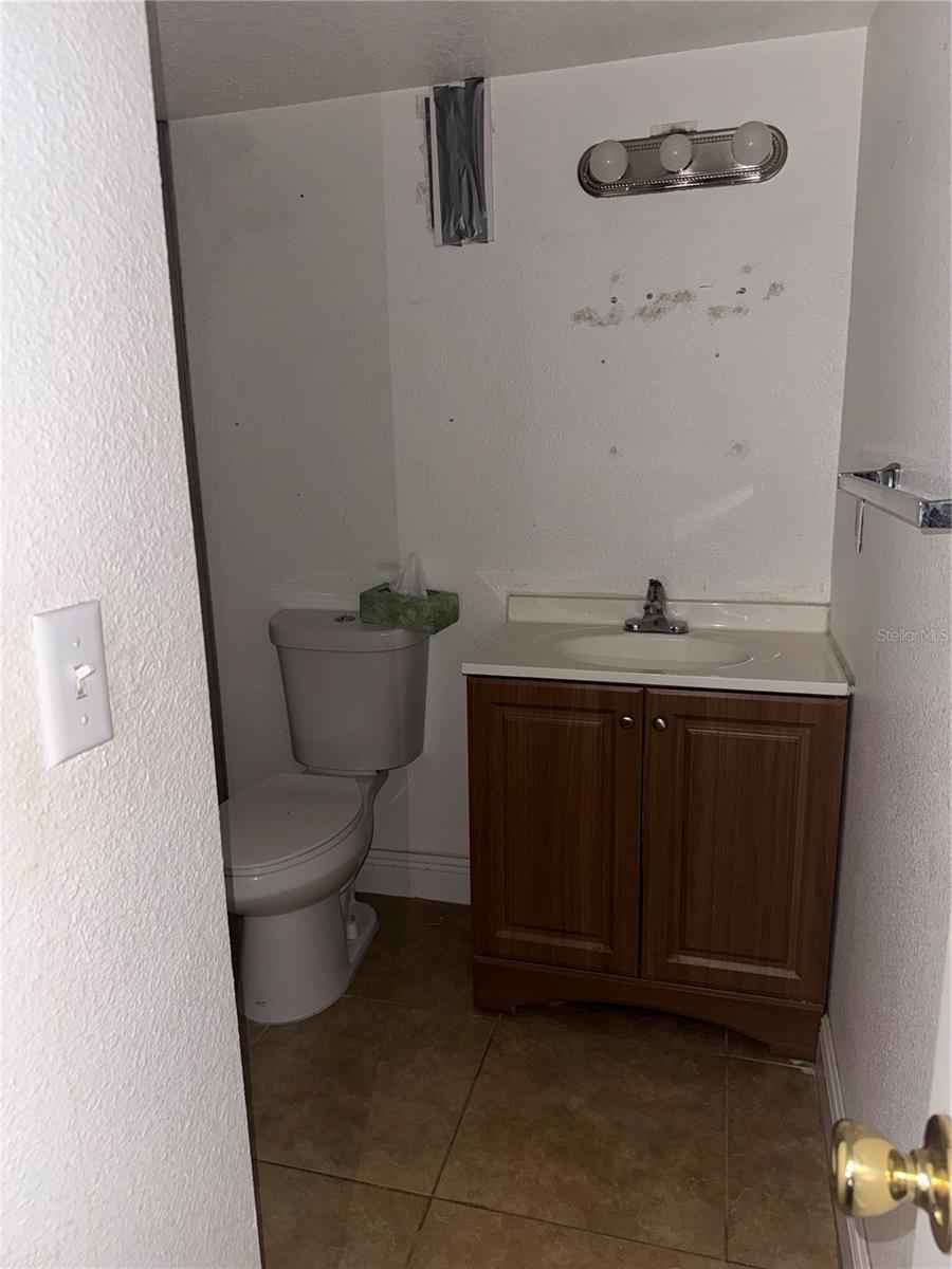 Image 19 of 24 For 900 Lake Destiny Road B