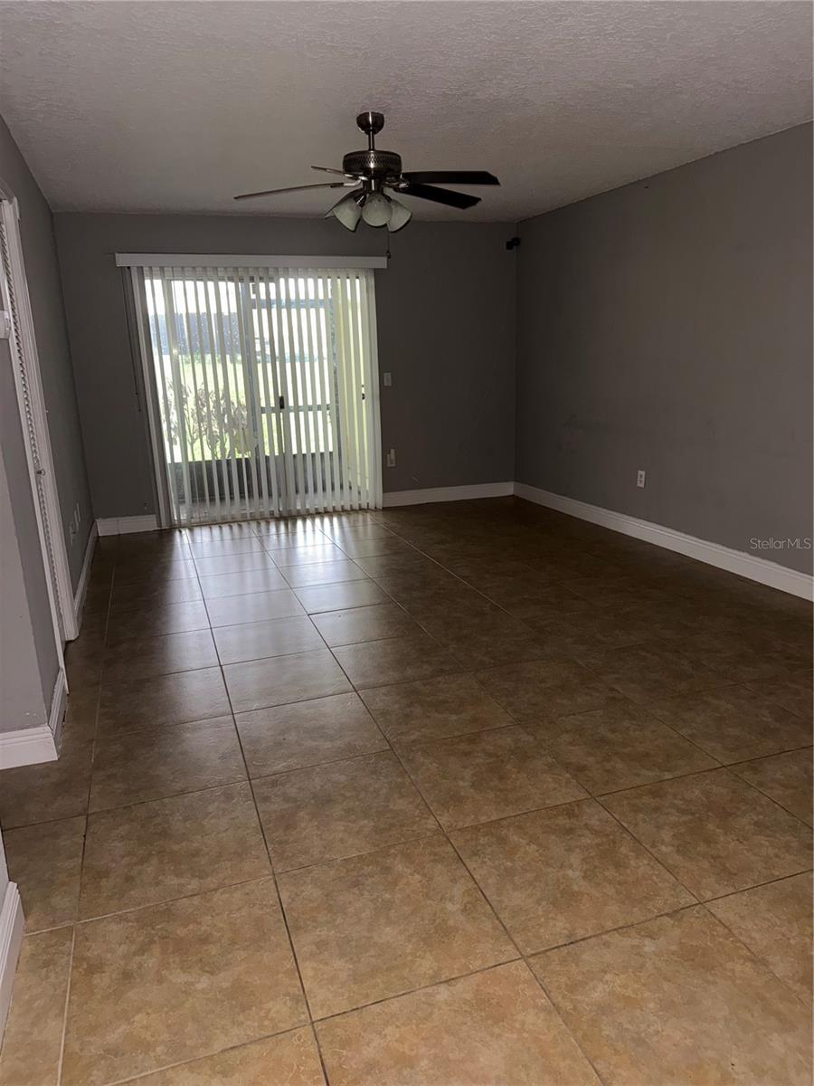 Image 4 of 24 For 900 Lake Destiny Road B