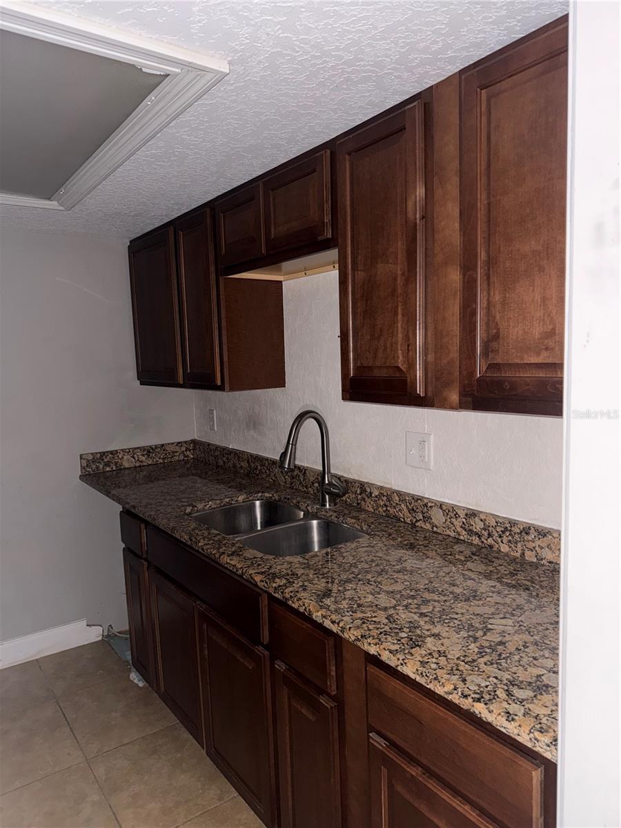 Image 6 of 24 For 900 Lake Destiny Road B