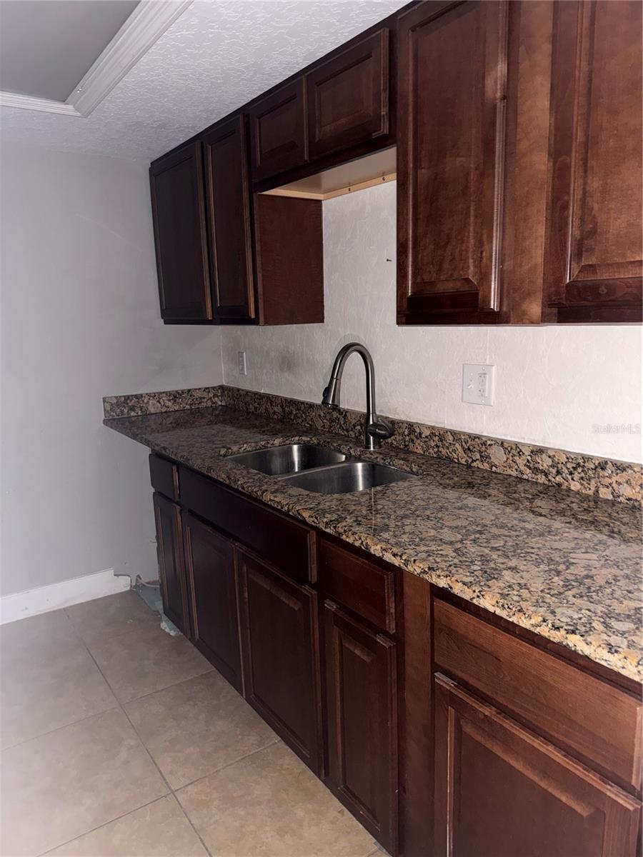 Image 7 of 24 For 900 Lake Destiny Road B