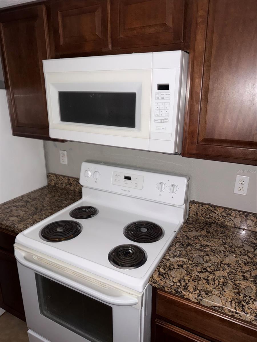 Image 8 of 24 For 900 Lake Destiny Road B