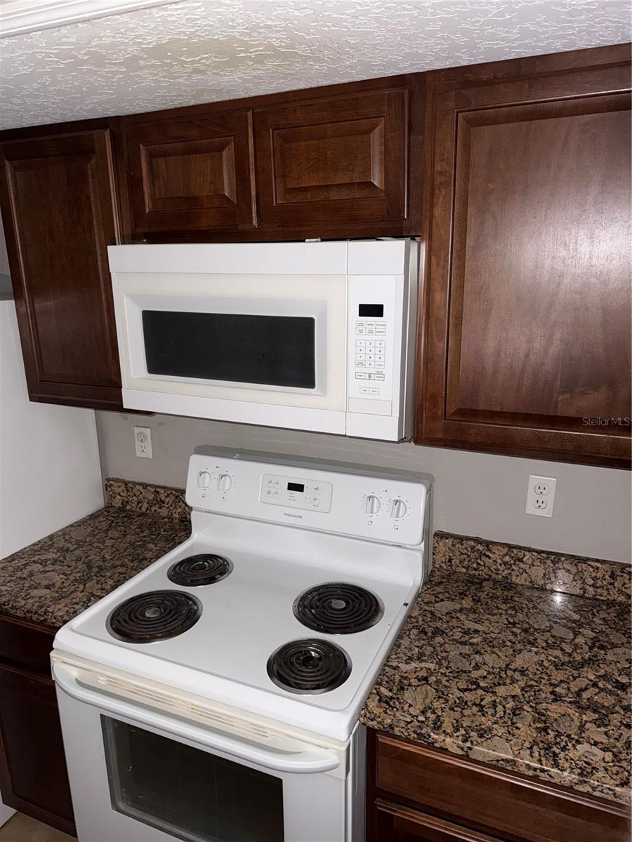 Image 9 of 24 For 900 Lake Destiny Road B