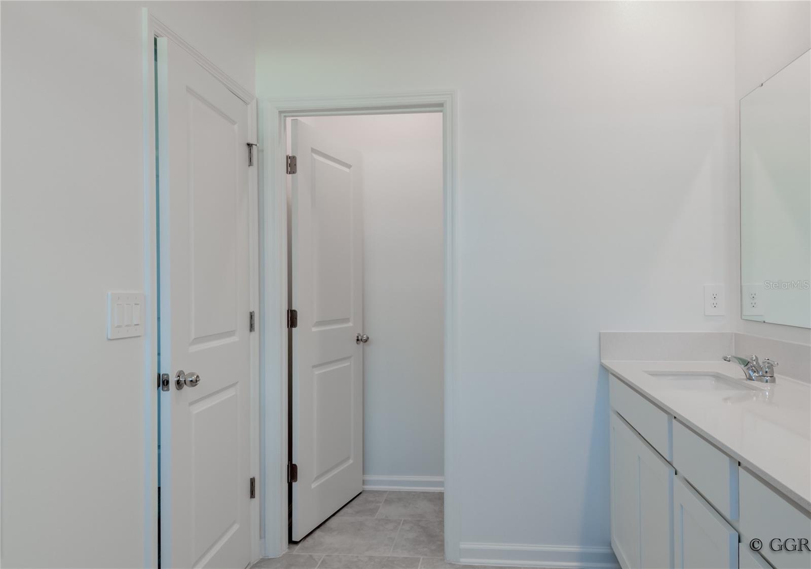 Image 27 of 41 For 3243 Laurent Loop