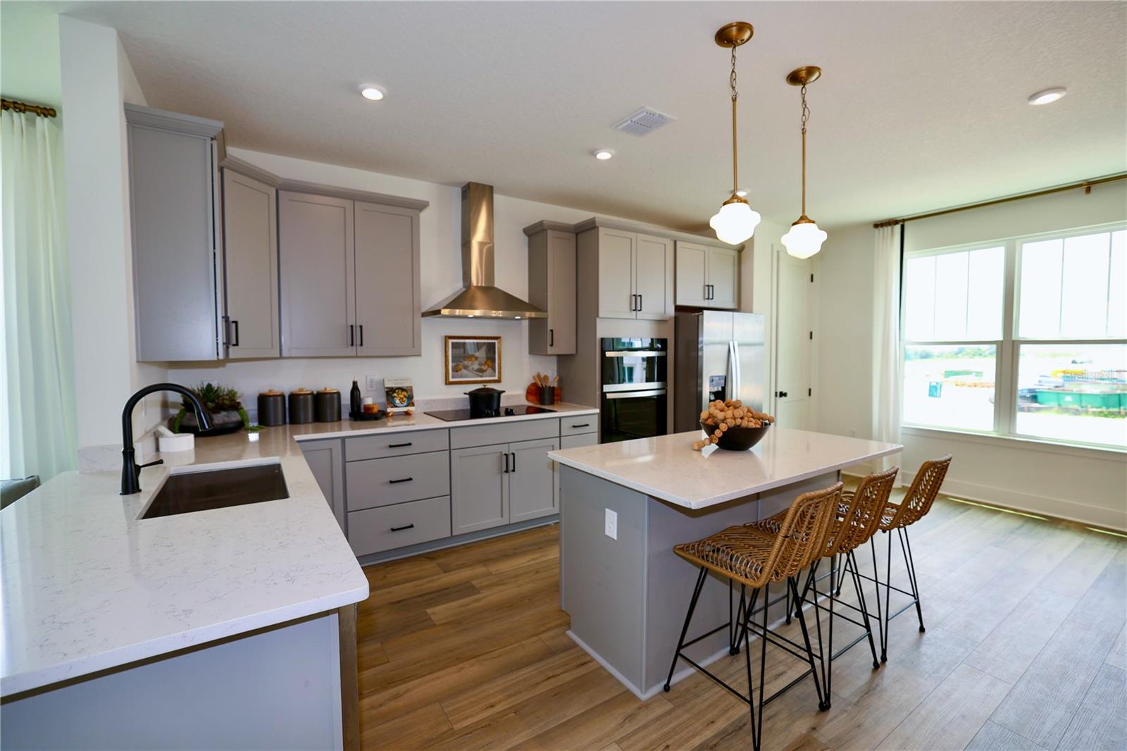 Image 4 of 15 For 15027 Groveside Road