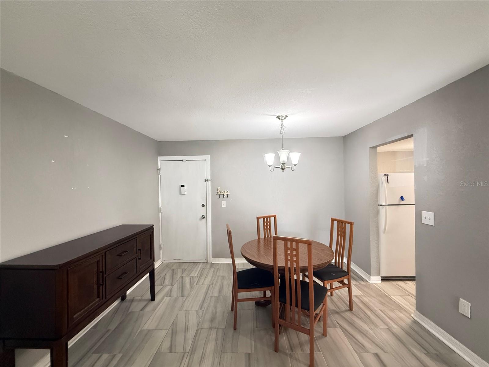 Image 14 of 21 For 950 Lake Destiny Road B