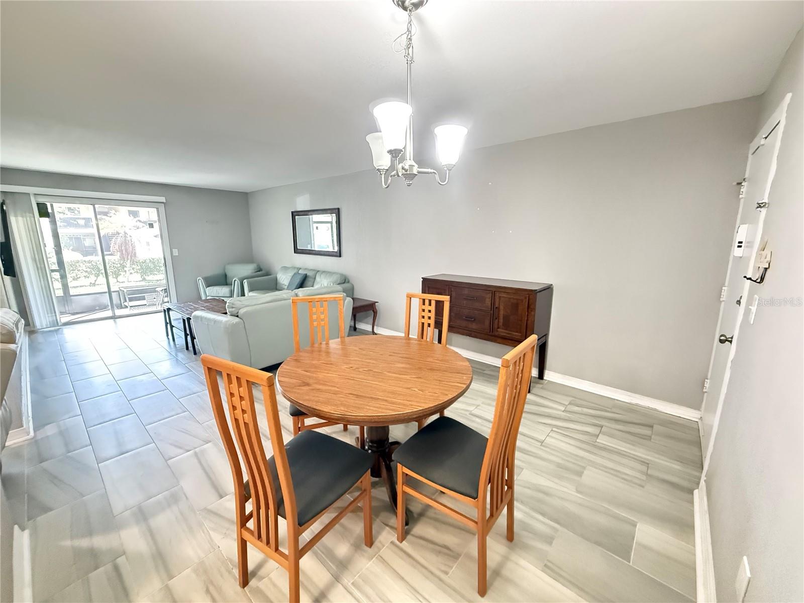 Image 7 of 21 For 950 Lake Destiny Road B