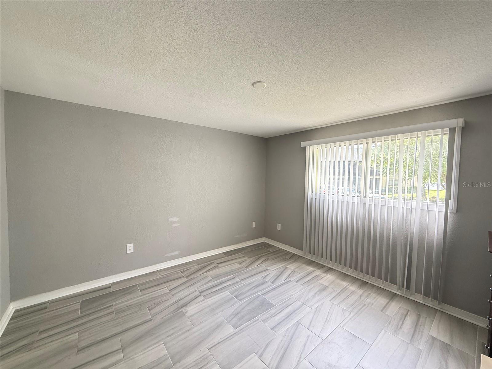 Image 8 of 21 For 950 Lake Destiny Road B