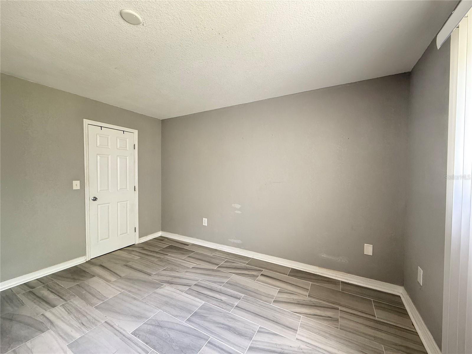 Image 9 of 21 For 950 Lake Destiny Road B