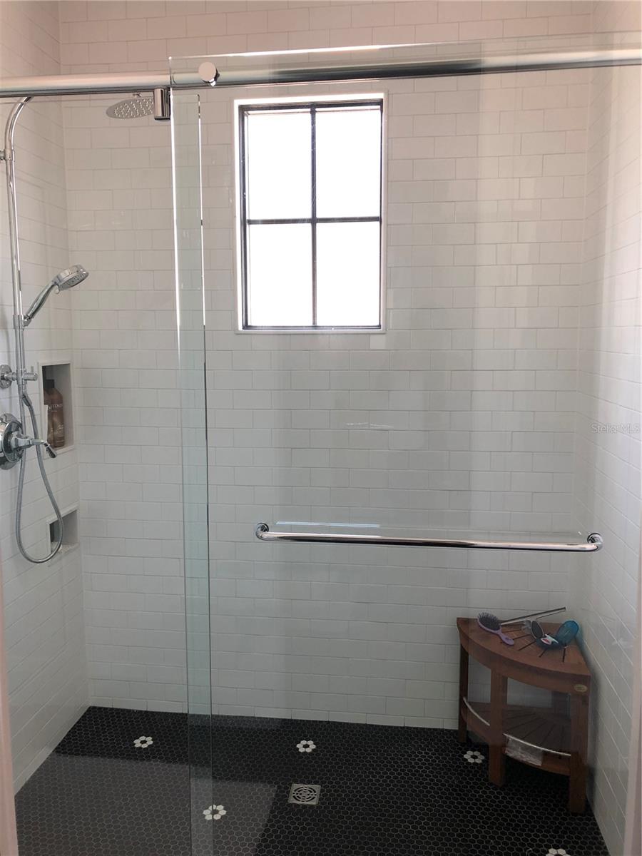 Image 16 of 22 For 802 Hamilton Place Court