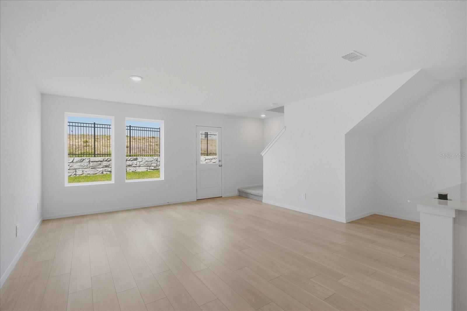 Image 11 of 26 For 862 Lynx Street