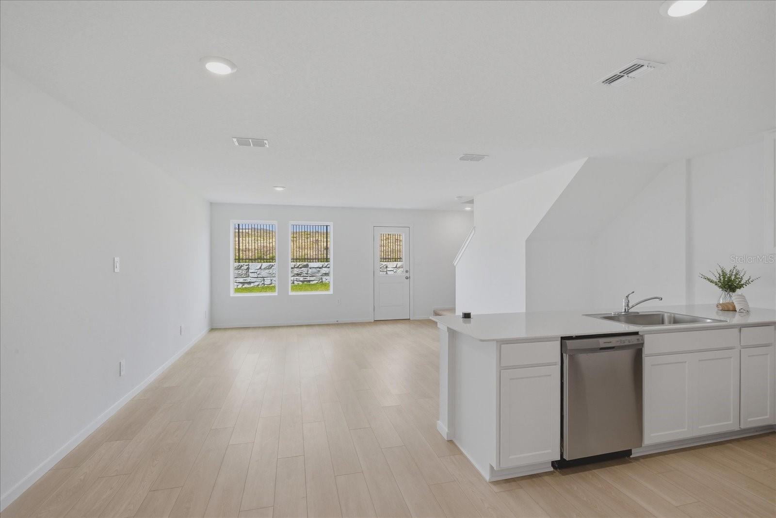 Image 6 of 26 For 862 Lynx Street