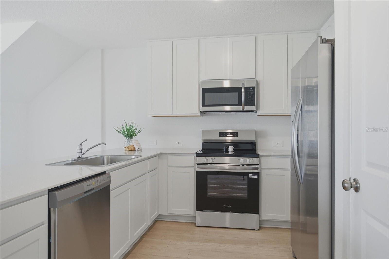 Image 9 of 26 For 862 Lynx Street