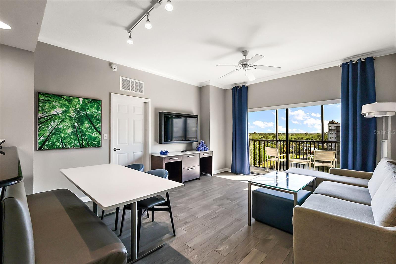 Image 21 of 26 For 14501 Grove Resort Avenue 1614