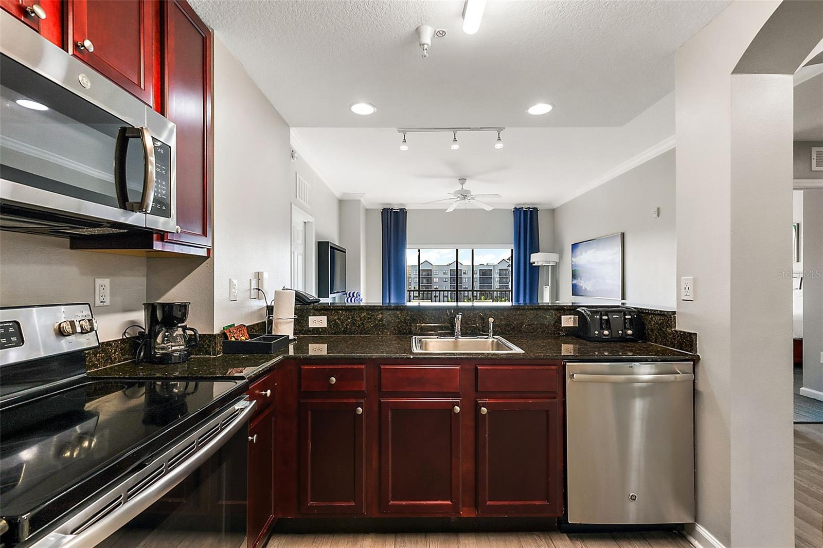 Image 22 of 26 For 14501 Grove Resort Avenue 1614