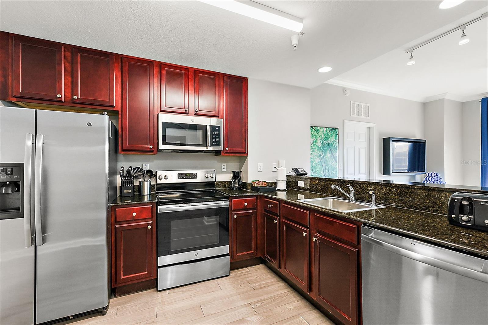 Image 23 of 26 For 14501 Grove Resort Avenue 1614