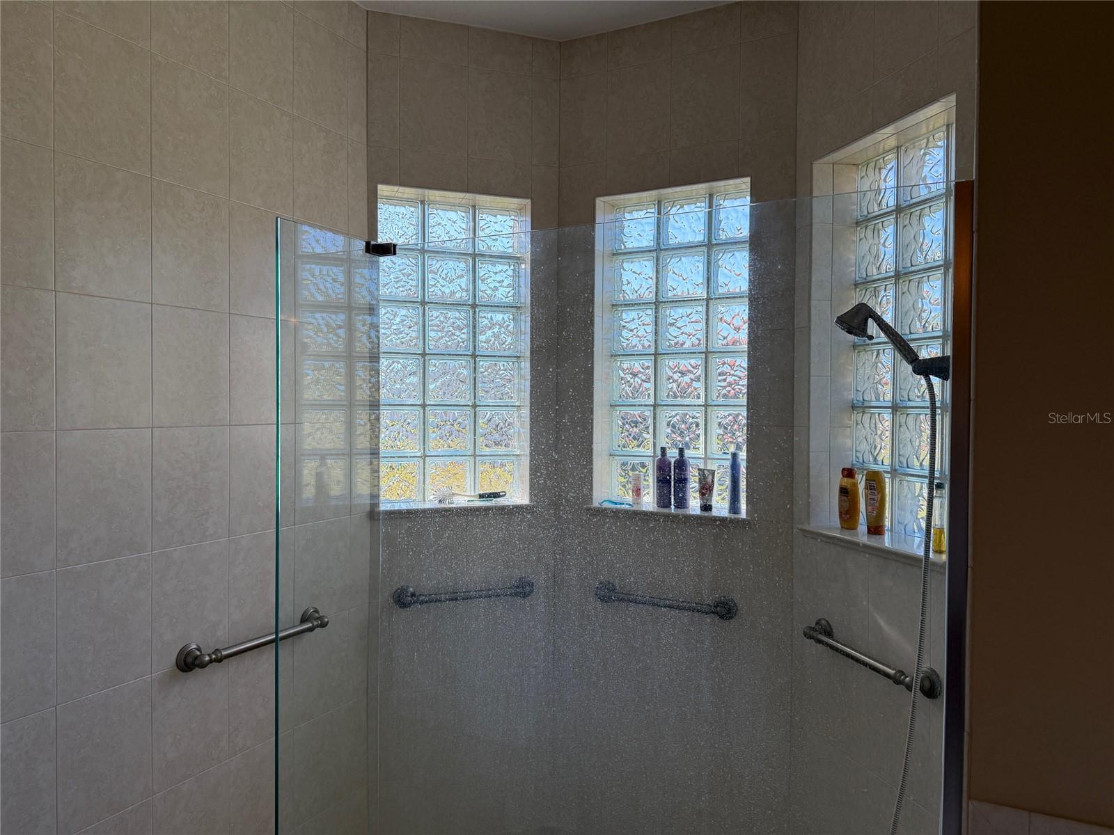 Image 11 of 28 For 31 Woodhollow Lane