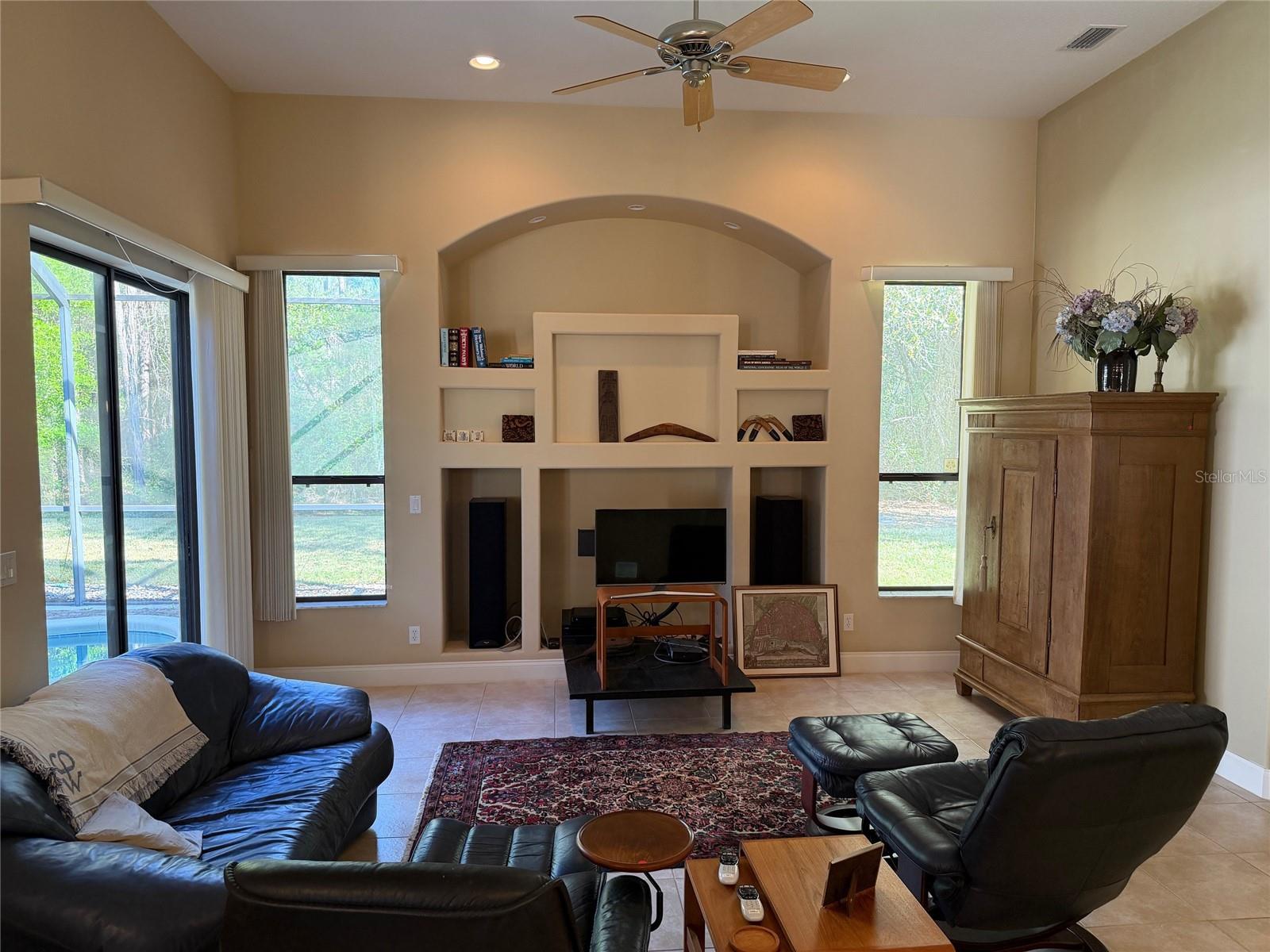 Image 15 of 28 For 31 Woodhollow Lane