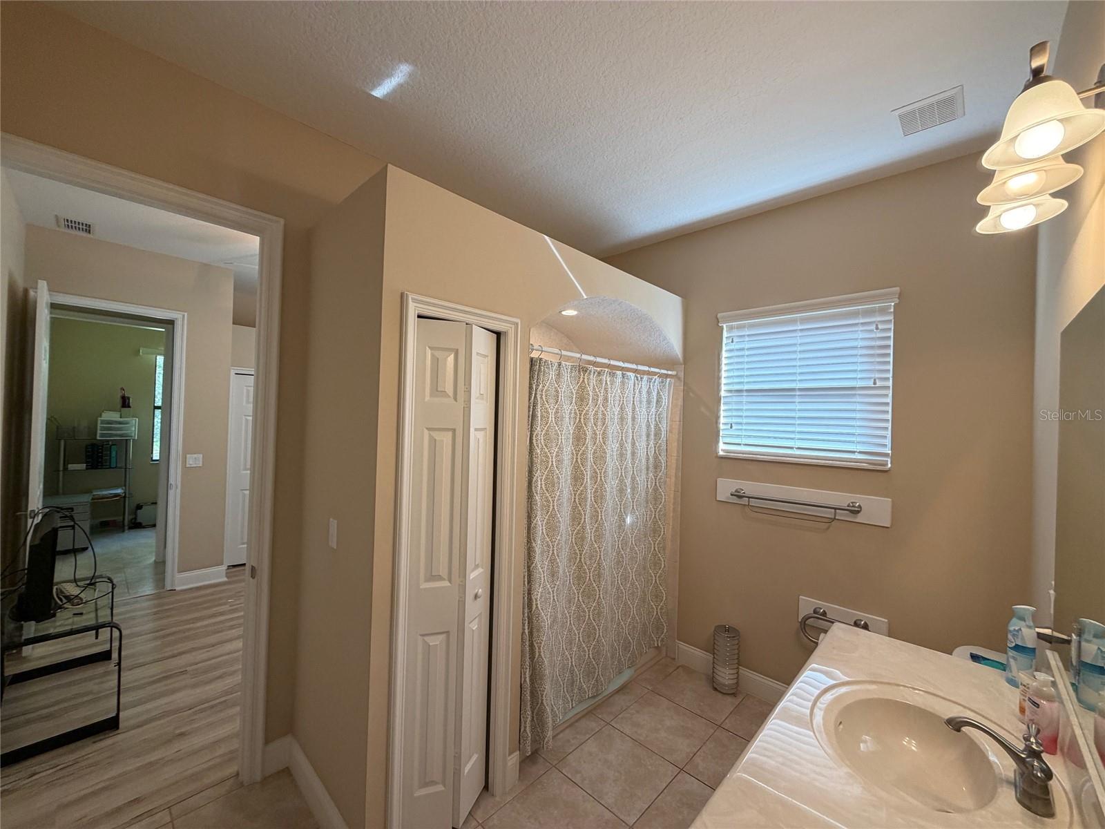 Image 18 of 28 For 31 Woodhollow Lane