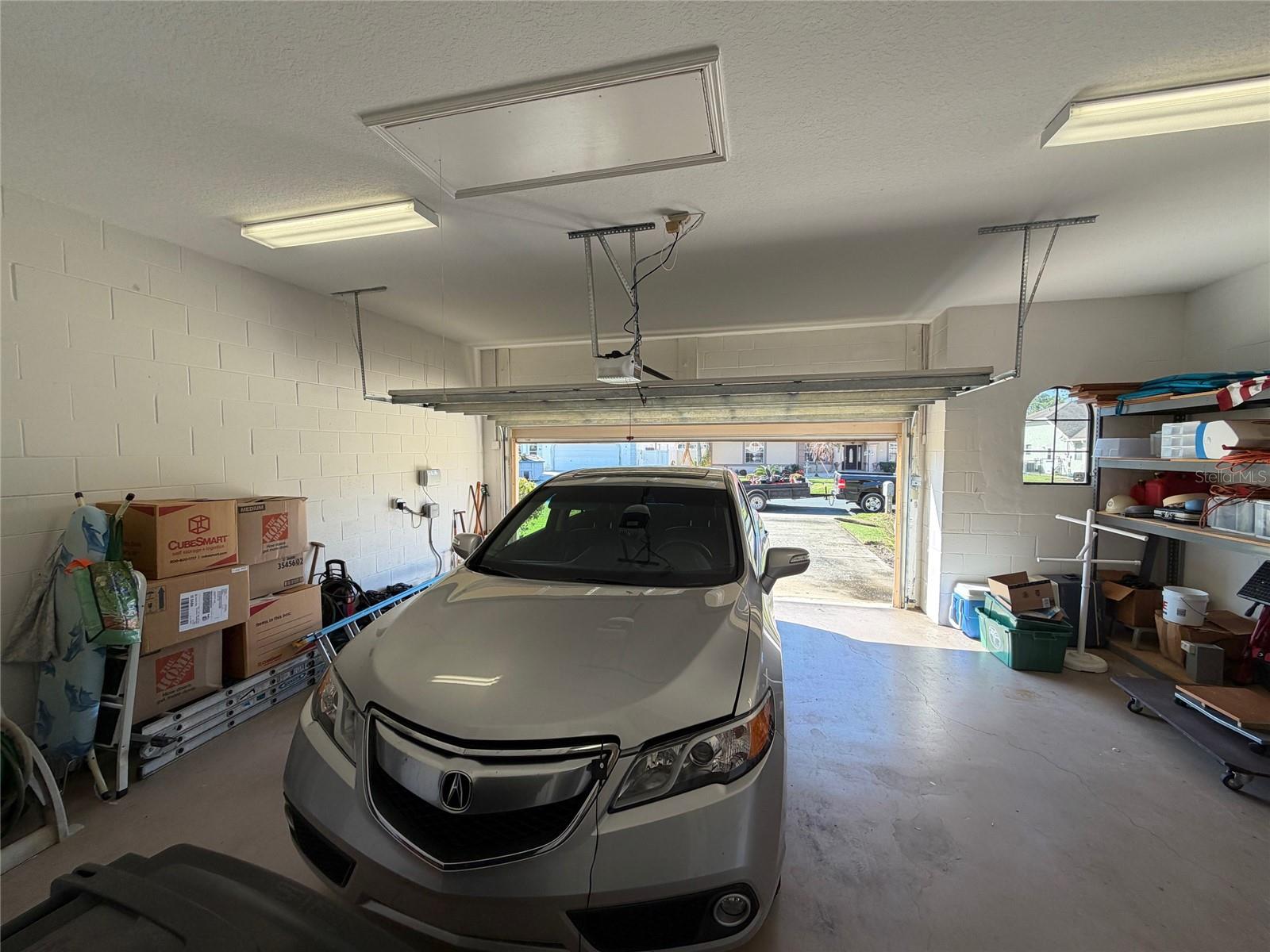 Image 22 of 28 For 31 Woodhollow Lane