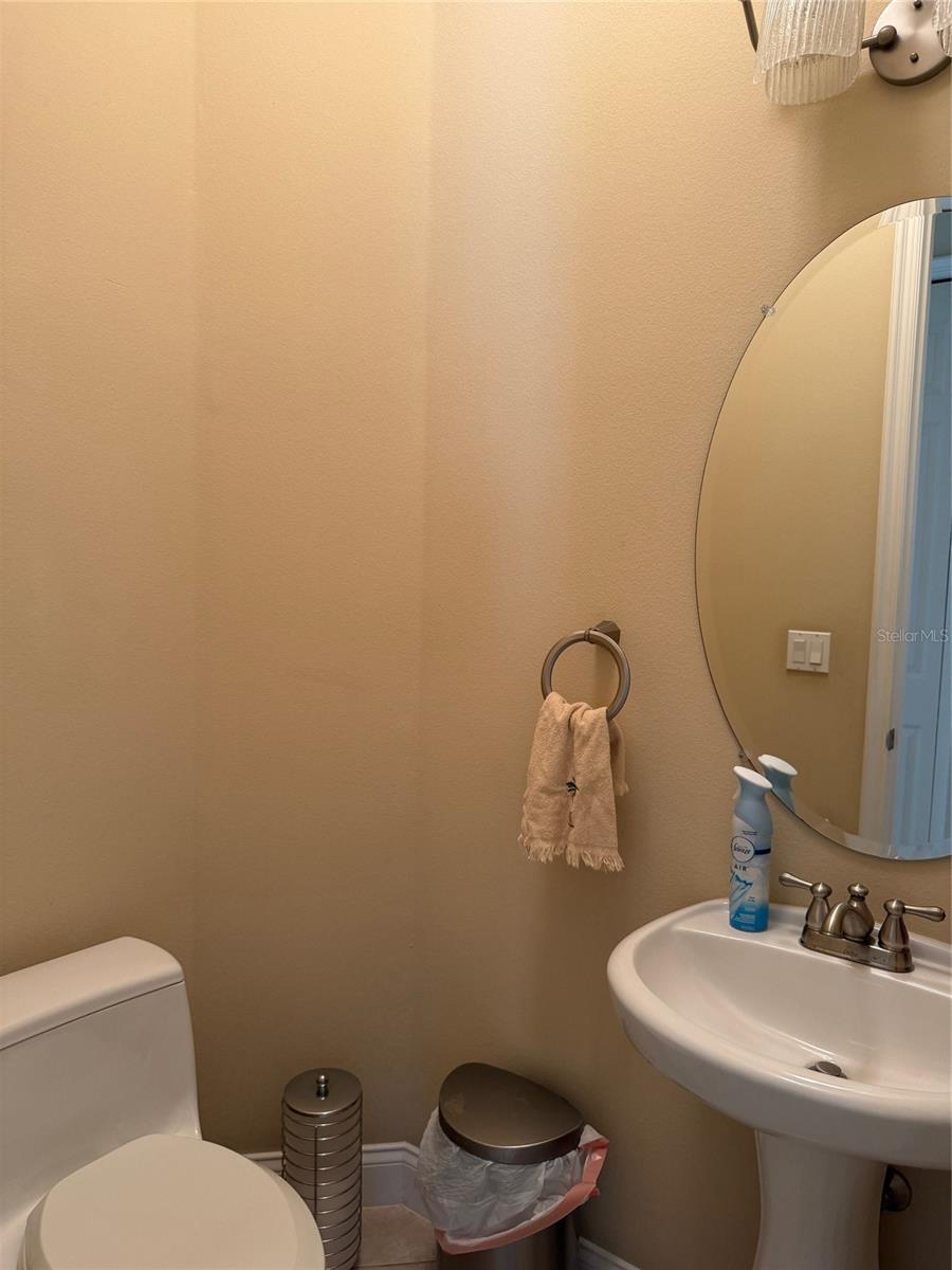 Image 25 of 28 For 31 Woodhollow Lane