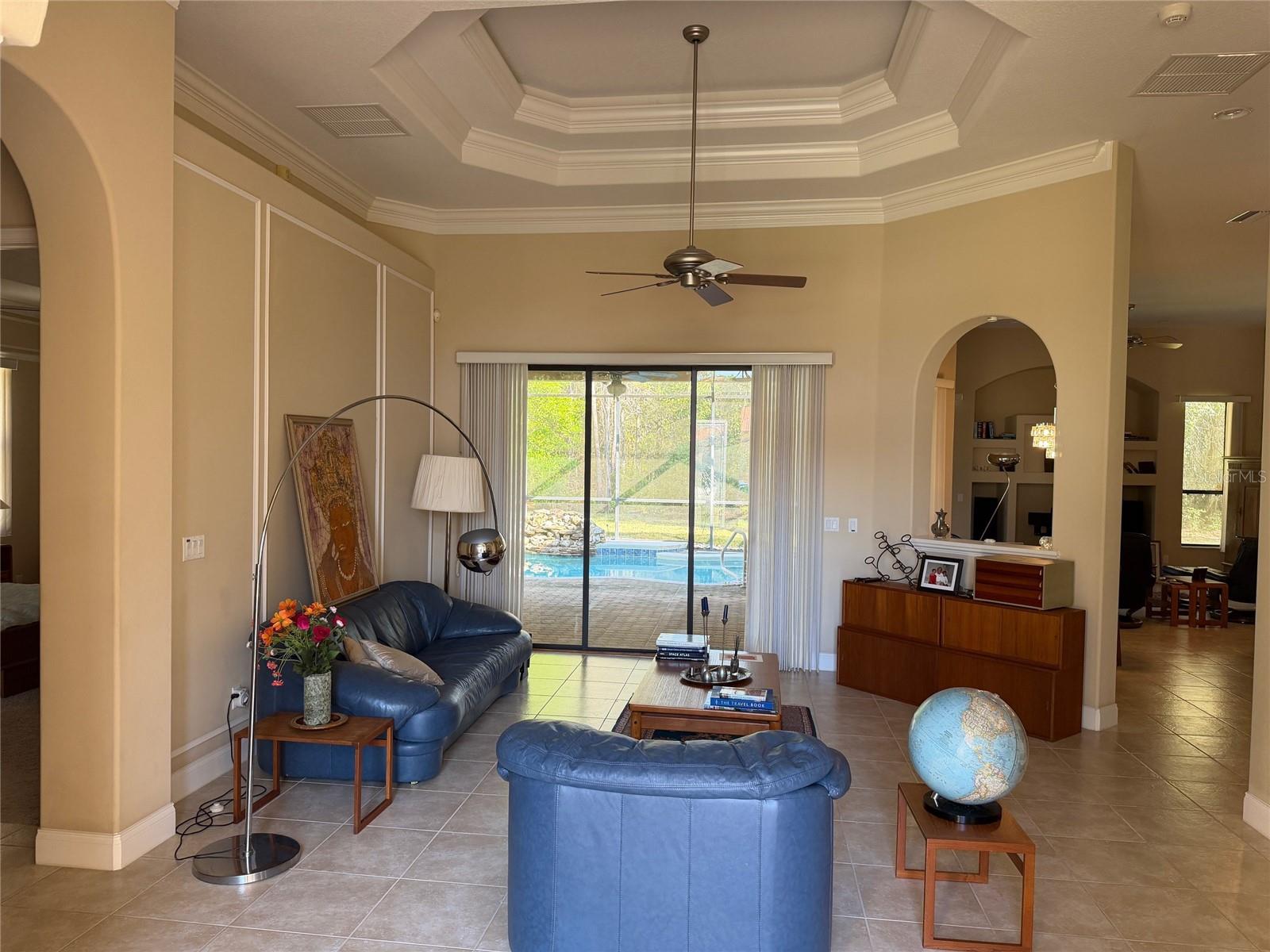 Image 4 of 28 For 31 Woodhollow Lane