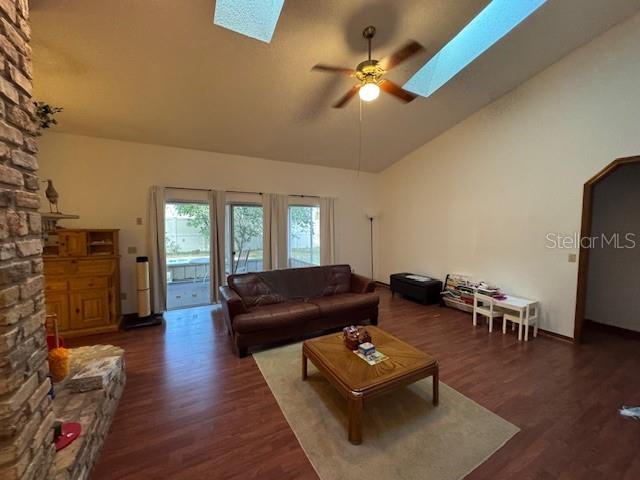 Image 3 of 12 For 252 Shady Oaks Circle