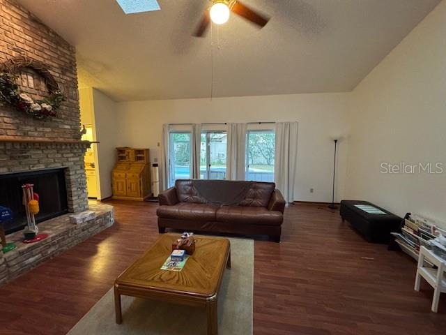 Image 4 of 12 For 252 Shady Oaks Circle