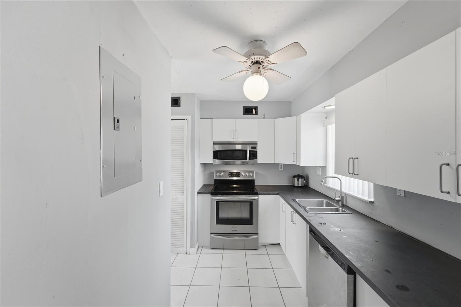 Image 17 of 25 For 3028 George Mason Avenue J-7e