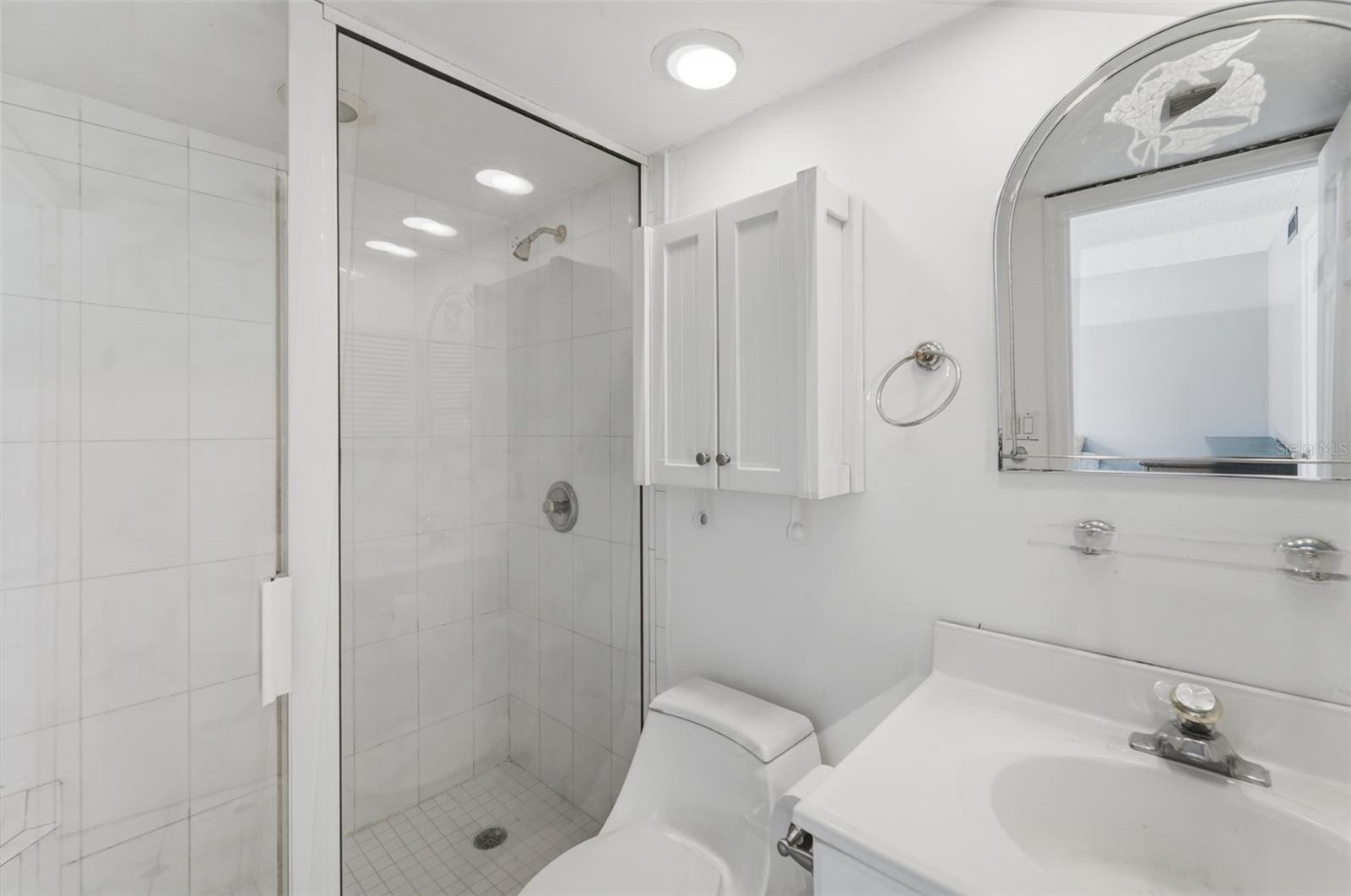 Image 18 of 25 For 3028 George Mason Avenue J-7e