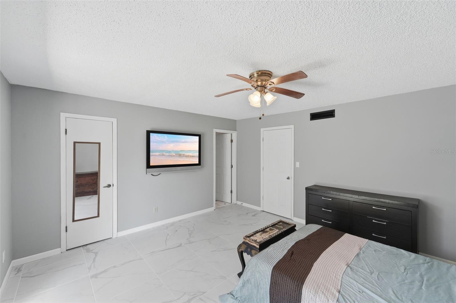 Image 9 of 25 For 3028 George Mason Avenue J-7e