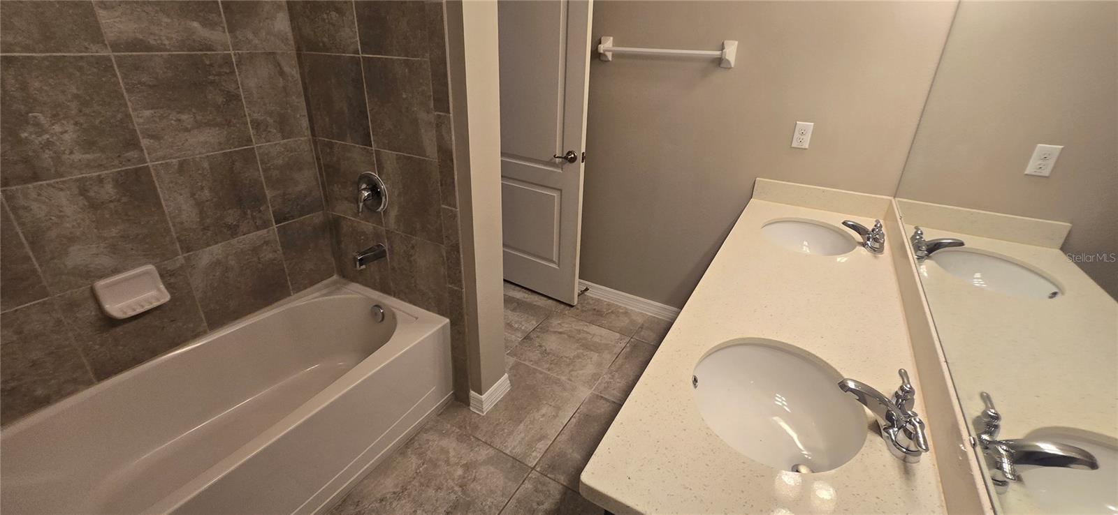 Image 12 of 70 For 7564 Bishop Square Drive