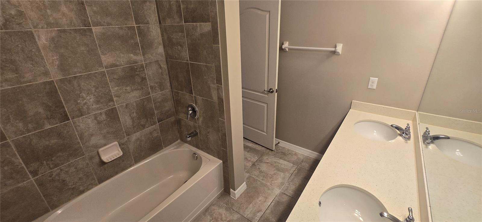 Image 13 of 70 For 7564 Bishop Square Drive