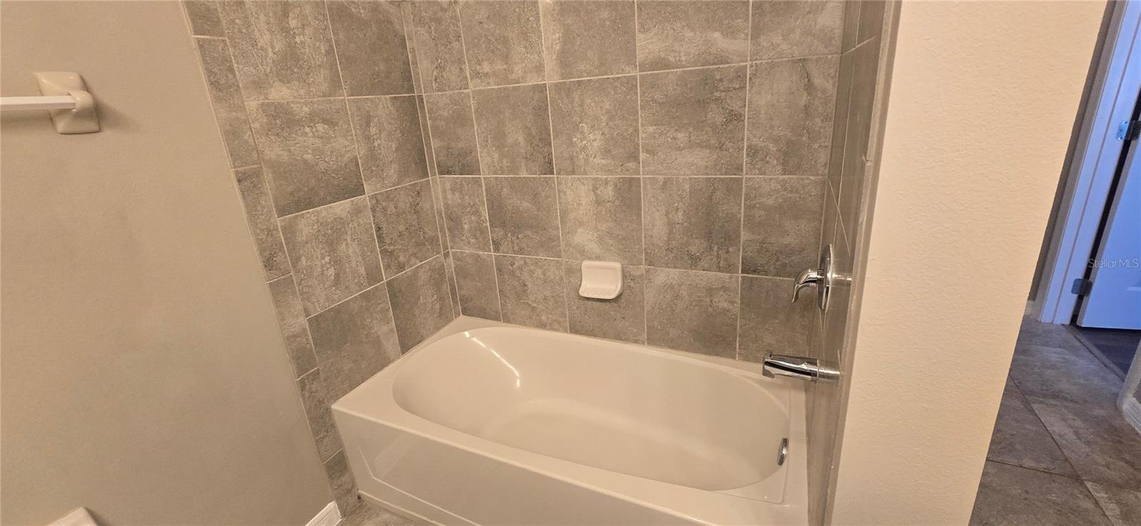 Image 9 of 70 For 7564 Bishop Square Drive