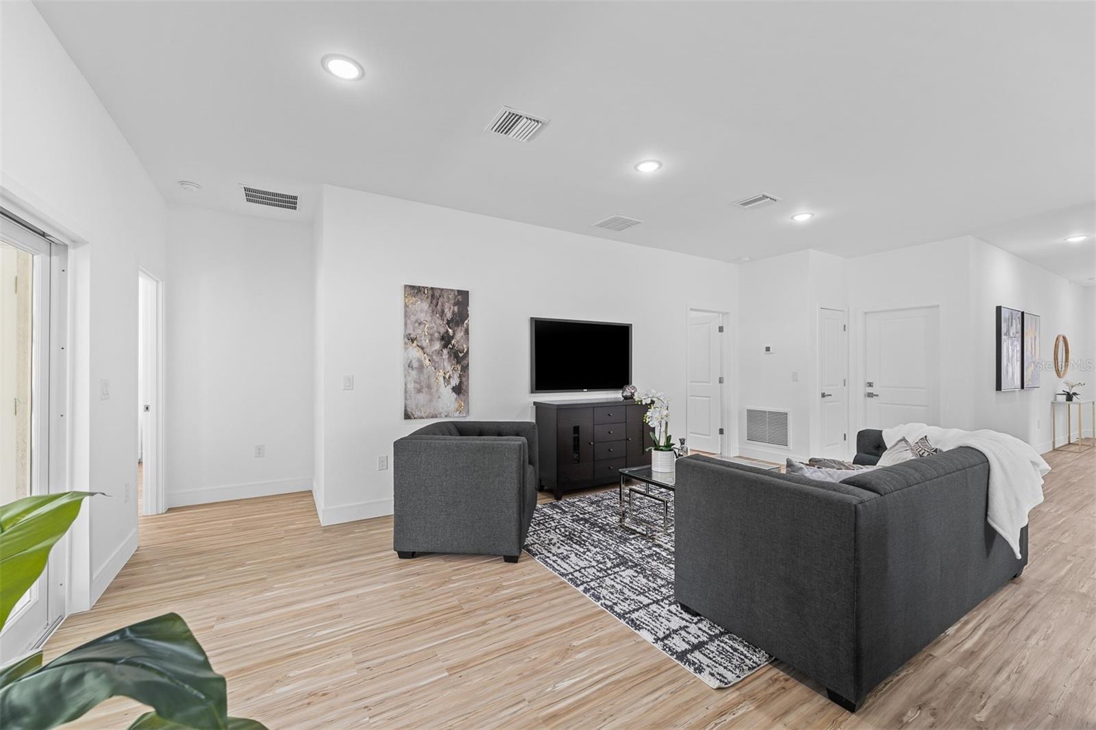 Image 5 of 38 For 3914 Jefferson Street