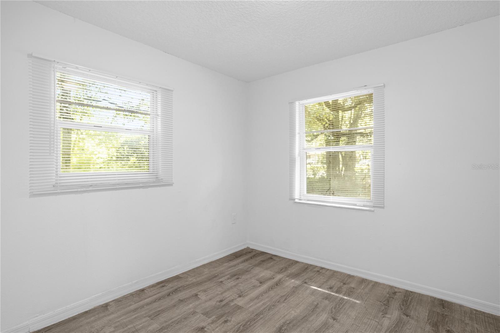 Image 12 of 17 For 516 Pitt Street