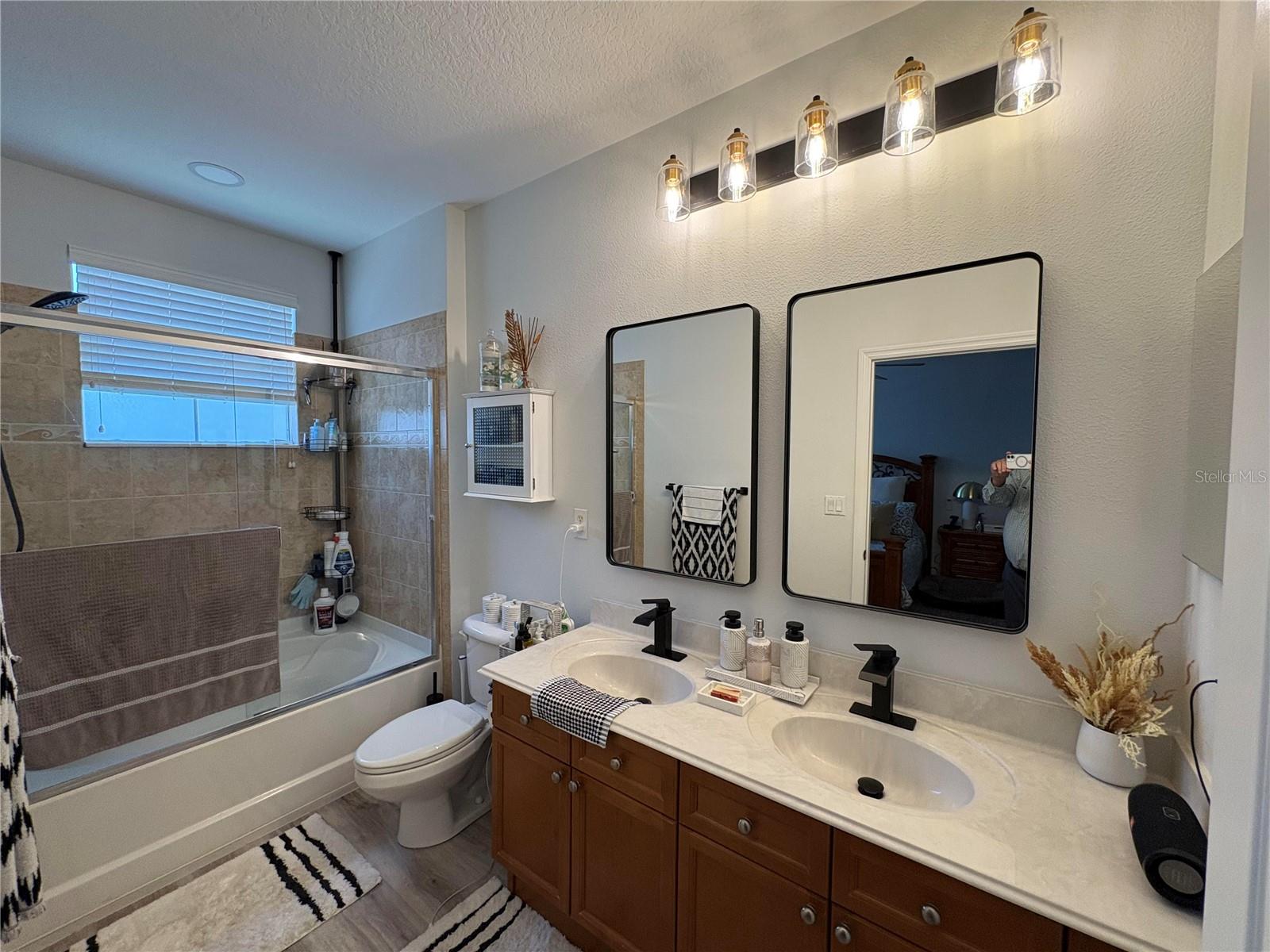 Image 9 of 30 For 11564 Mizzon Drive 110