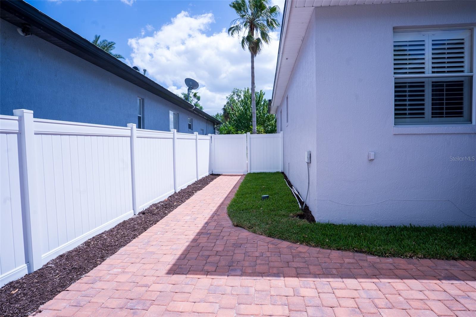 Image 21 of 22 For 2652 Queen Mary Place